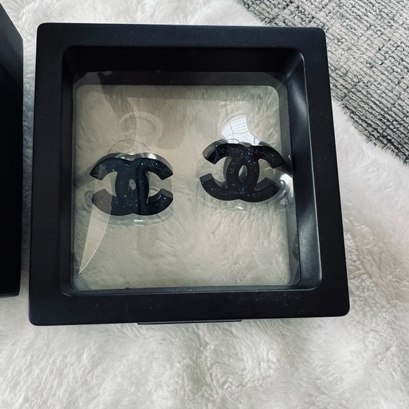 Chanel CC 2017 Resin Studs with Box - Picture 3 of 11